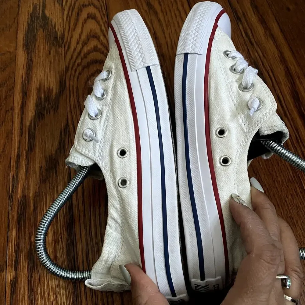 White Shoreline Slip On Low Top Sneakers Women’s 8 Converse